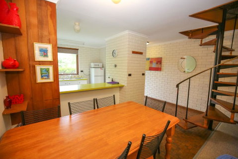 Cedar Holiday Units - Apartment 2 - VIC Tourism 2