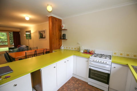 Cedar Holiday Units - Apartment 2 - VIC Tourism 3