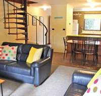 Cedar Holiday Units - Apartment 3 - VIC Tourism