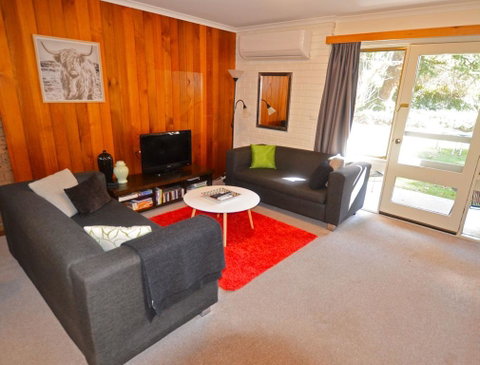 Cedar Holiday Units - Apartment 4 - VIC Tourism 0