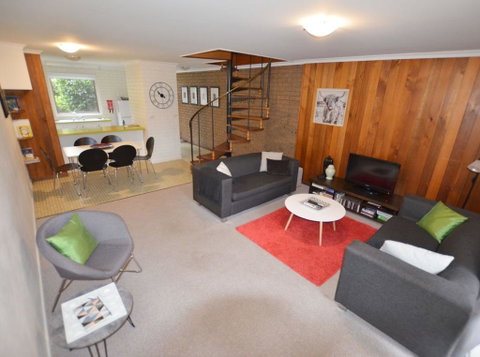 Cedar Holiday Units - Apartment 4 - VIC Tourism 3