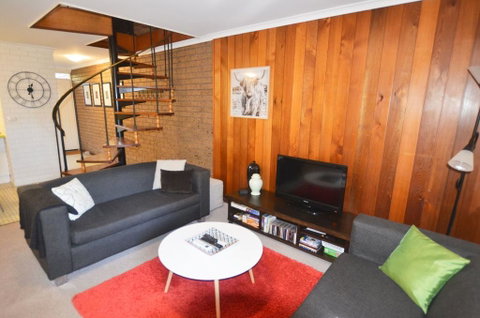 Cedar Holiday Units - Apartment 4 - VIC Tourism 1