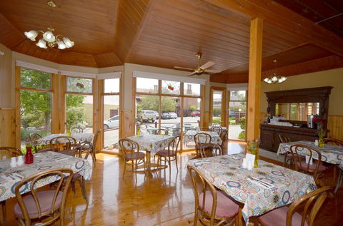 Central Springs Inn - VIC Tourism 2