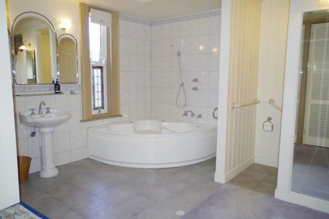 Charlottes Cottage - VIC Tourism 1