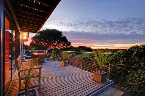 Charltom Hills - VIC Tourism 0