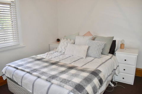 Charming Terrace House On Tree Lined Street - VIC Tourism 2
