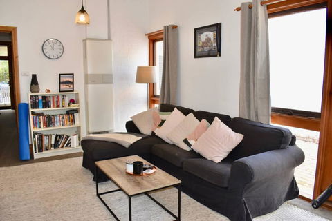 Charming Terrace House On Tree Lined Street - VIC Tourism 0