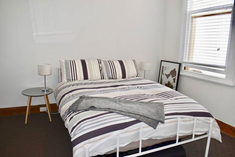 Charming Terrace House On Tree Lined Street - VIC Tourism 3
