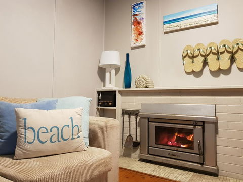CHILL-OUT BEACH HOUSE @ FORSTER - VIC Tourism 3