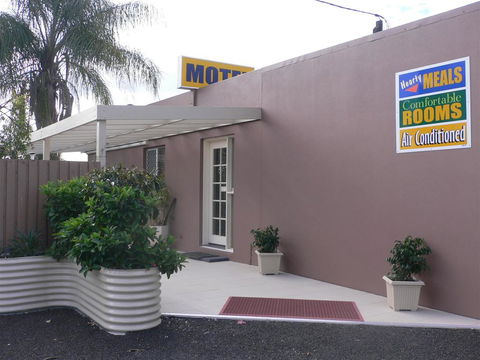 Chinchilla Motel - VIC Tourism 0
