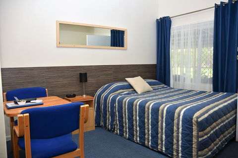 Chinchilla Motel - VIC Tourism 3