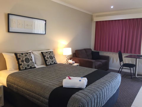 Chinchilla White Gums Motor Inn - VIC Tourism 0