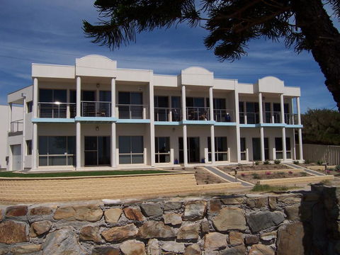 Christies Seahorse Holiday Townhouses - VIC Tourism 0