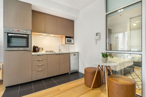 Clean Modern Apartment 15 Mins From City On Tram - VIC Tourism 2