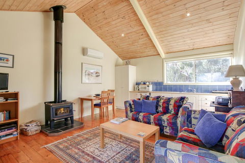 Clovelly Cottage - VIC Tourism 2