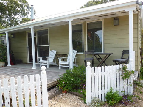 Clovelly Cottage - VIC Tourism 0