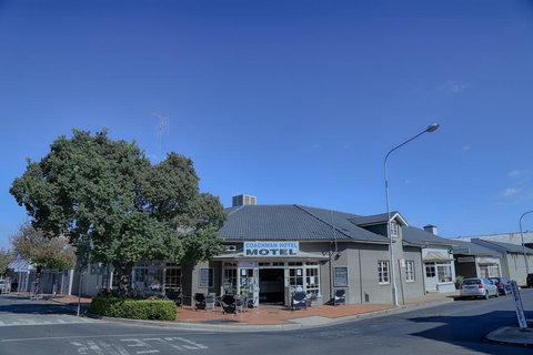 Coachman Hotel Motel - VIC Tourism 1