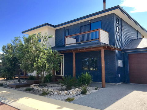Coastal Paradise Holiday Home: Swimming Pool + WiFi - VIC Tourism 2