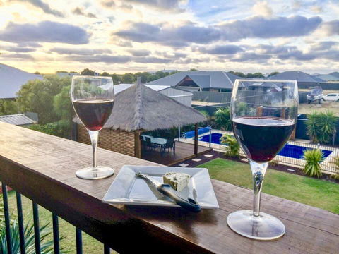 Coastal Paradise Holiday Home: Swimming Pool + WiFi - VIC Tourism 0