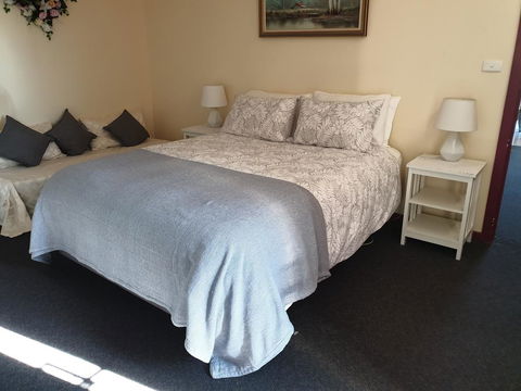 Cobden Crest Cottages - VIC Tourism 1
