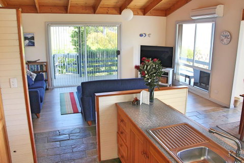 Cockatoo Cabin - VIC Tourism 2