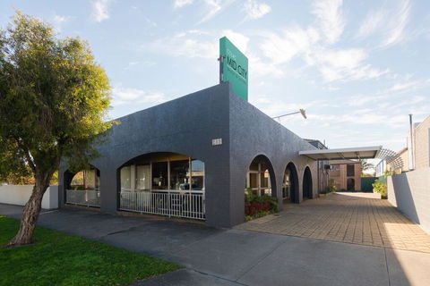 Colac Mid City Motor Inn - VIC Tourism 1