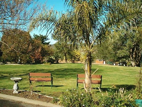 Colonial Inn Motel - VIC Tourism 1