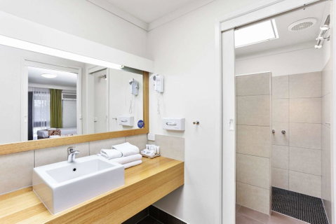 Comfort Inn Botanical - VIC Tourism 3