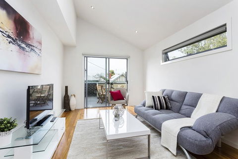 Complete Host Richmond Townhouse Collection - VIC Tourism 1