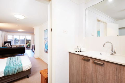 Convenient Studio With Lovely Courtyard - VIC Tourism 3