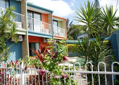 Coolum Budget Accommodation - VIC Tourism 0