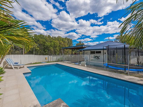 Coolum House, Pet Friendly - VIC Tourism 0