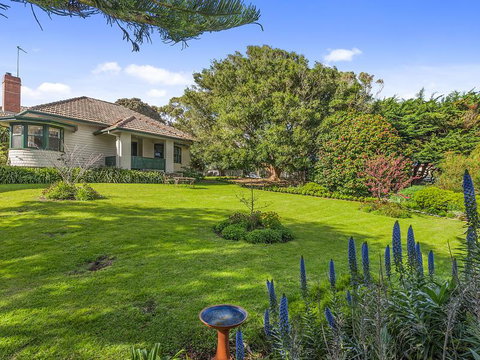 Cosy Californian Bungalow - VIC Tourism 0