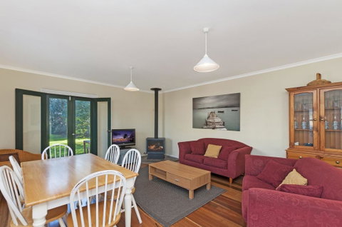 Cottage On James Circa:1855 - Modern Historic - VIC Tourism 0