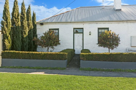 Cottage On James Circa:1855 - Modern Historic - VIC Tourism 2