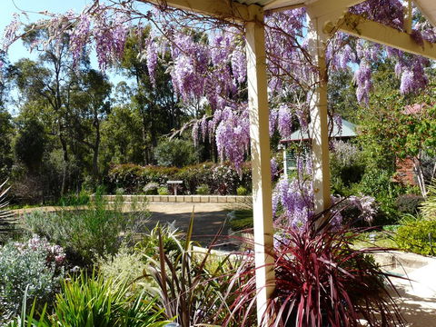 Country Charm Retreat B&B - VIC Tourism 0