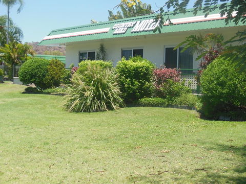 Country Road Motel - VIC Tourism 3