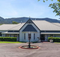 Cowley House - stunning entertainer views pool - VIC Tourism