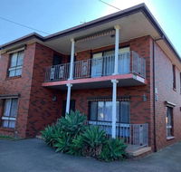Cozy Ensuite Master Bedroom in Bentleigh East - VIC Tourism