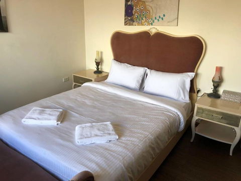 CozyStudioUnit In BeverlyHills (Train Accessible) - VIC Tourism 1