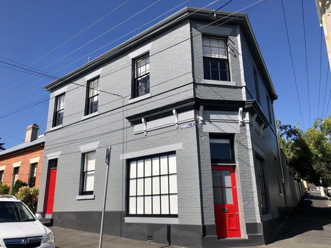 Cromwell Apartment - 3 Red Doors Battery Point - VIC Tourism 0