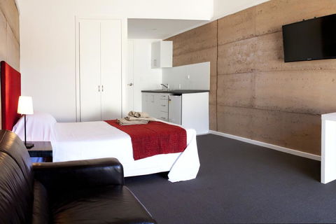 Crossroads Ecomotel - VIC Tourism 1