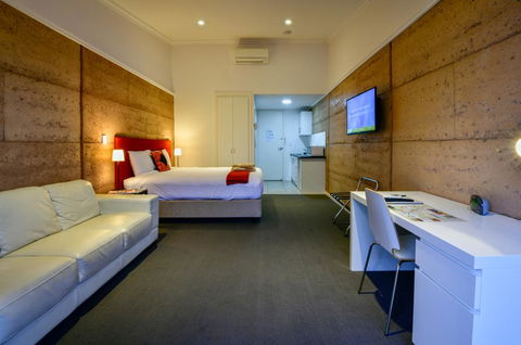 Crossroads Ecomotel - VIC Tourism 0