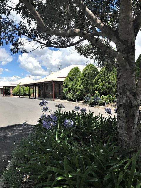 Crows Nest Motel - VIC Tourism 3