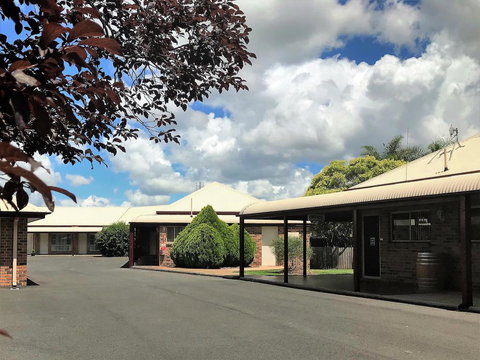 Crows Nest Motel - VIC Tourism 0