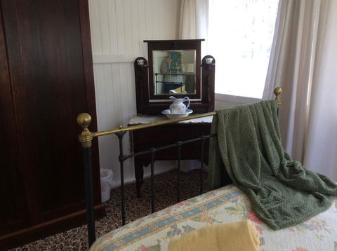 CupnSaucer Cottage - VIC Tourism 3