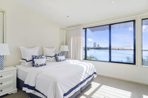 Currumbin Beachside Holiday Home - VIC Tourism 1