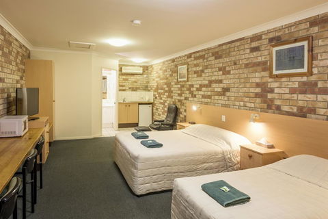 D'Aguilar Hotel Motel - VIC Tourism 3