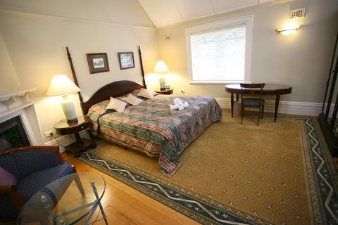 Darcy's Hotel - VIC Tourism 3