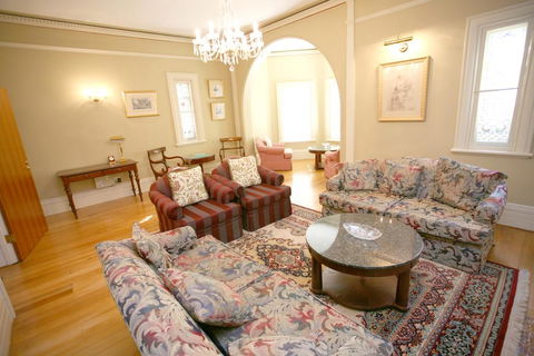 Darcy's Hotel - VIC Tourism 2